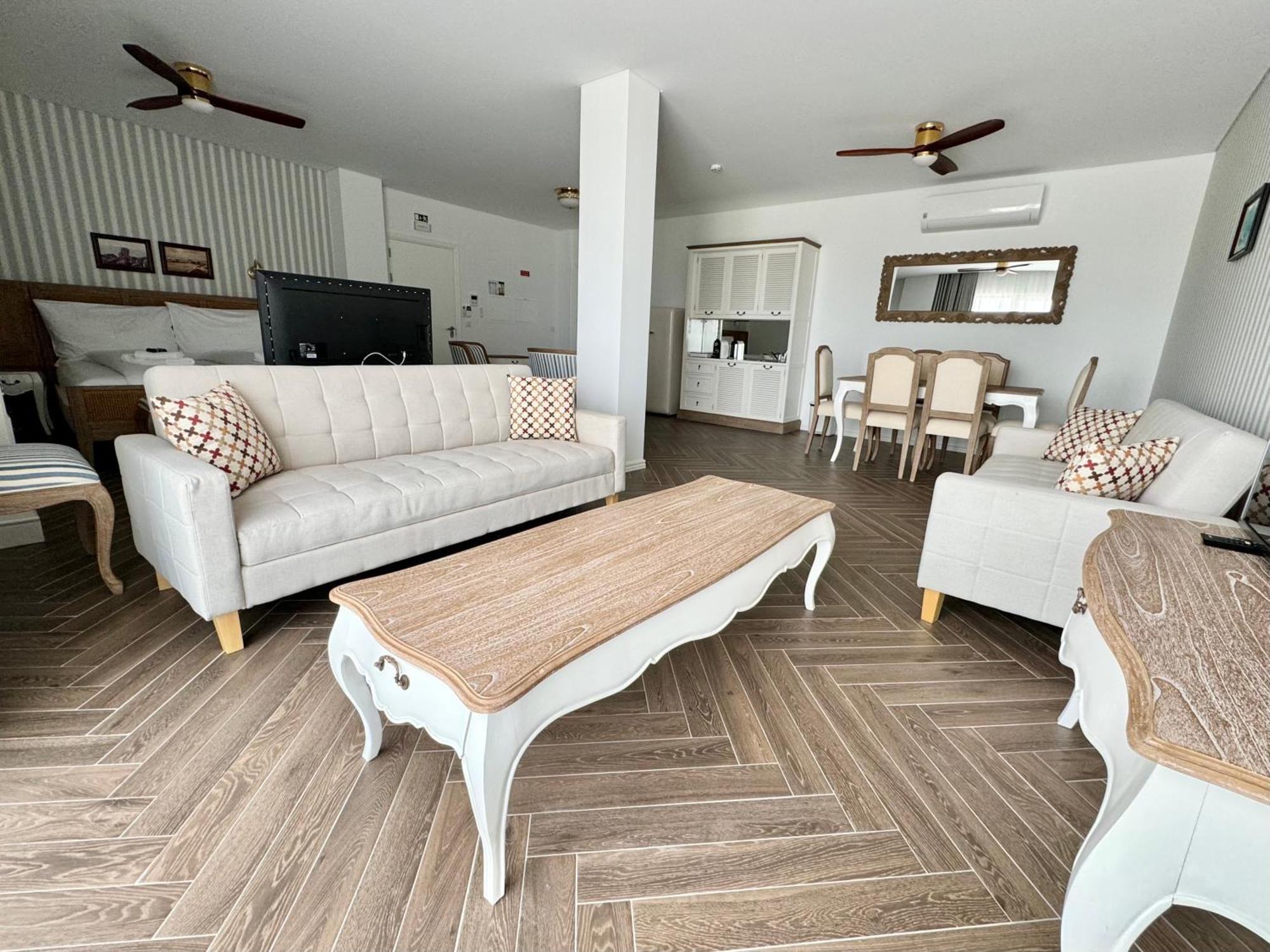 Ocean View Apartments Лориньян Номер фото