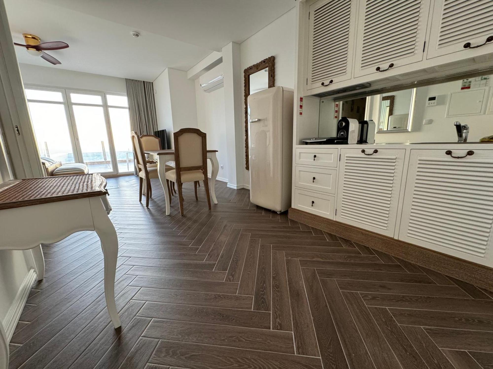 Ocean View Apartments Лориньян Экстерьер фото