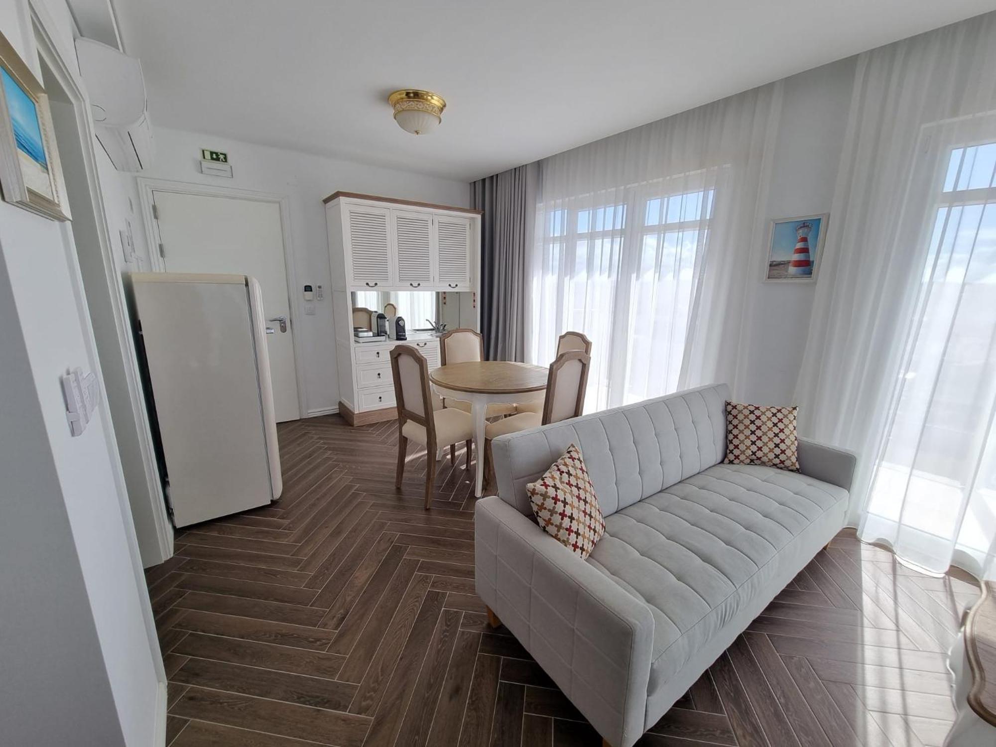 Ocean View Apartments Лориньян Экстерьер фото