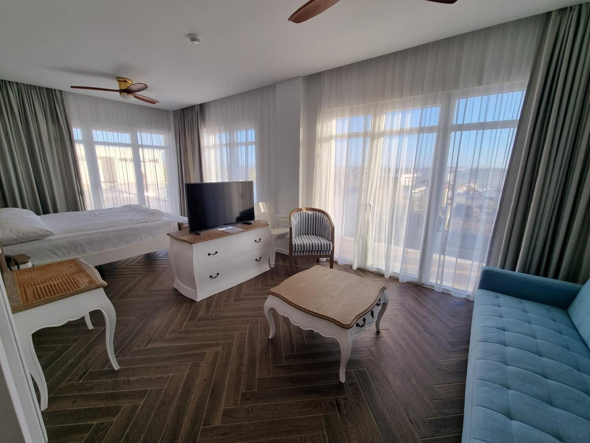 Ocean View Apartments Лориньян Экстерьер фото