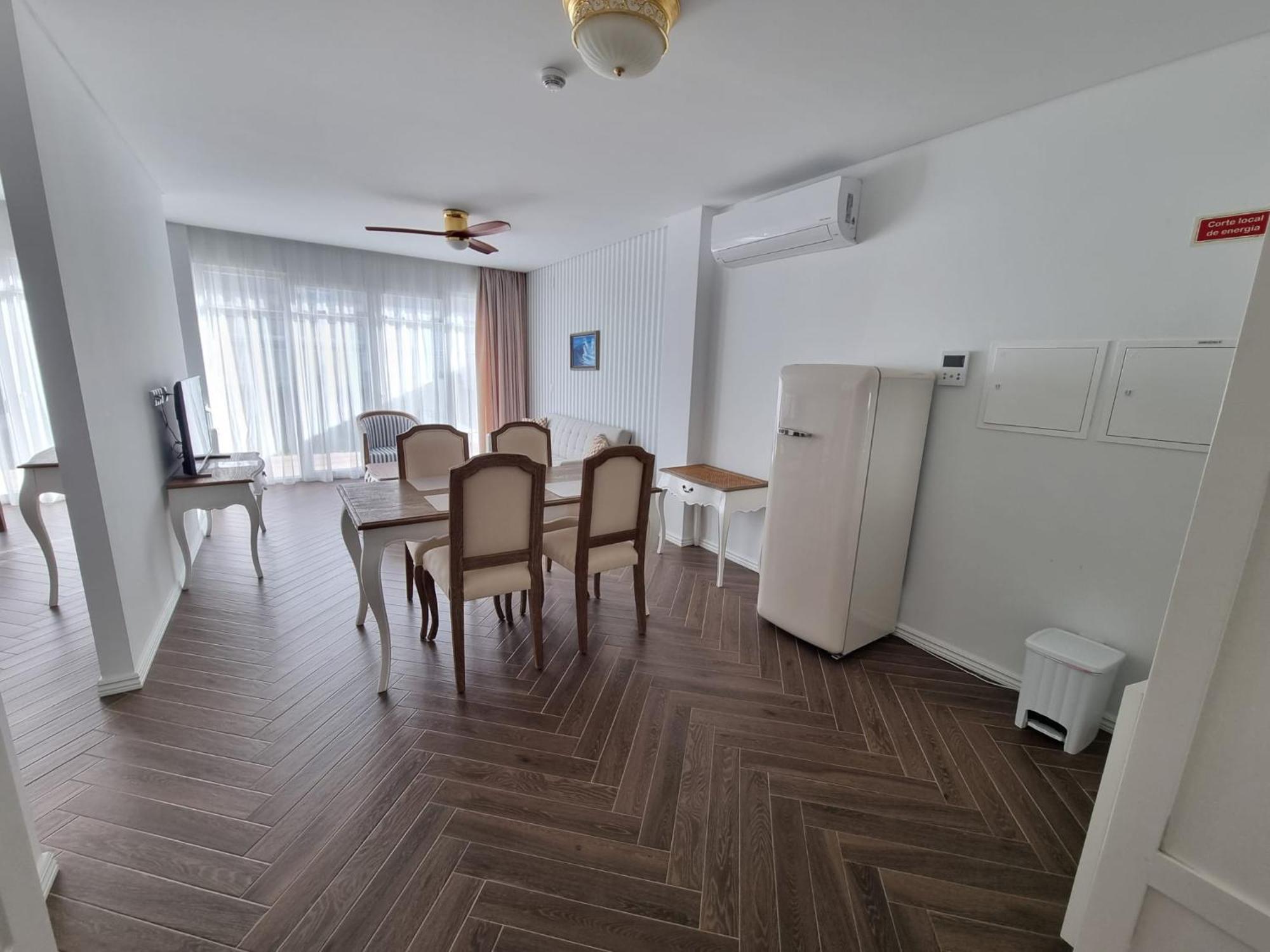 Ocean View Apartments Лориньян Экстерьер фото