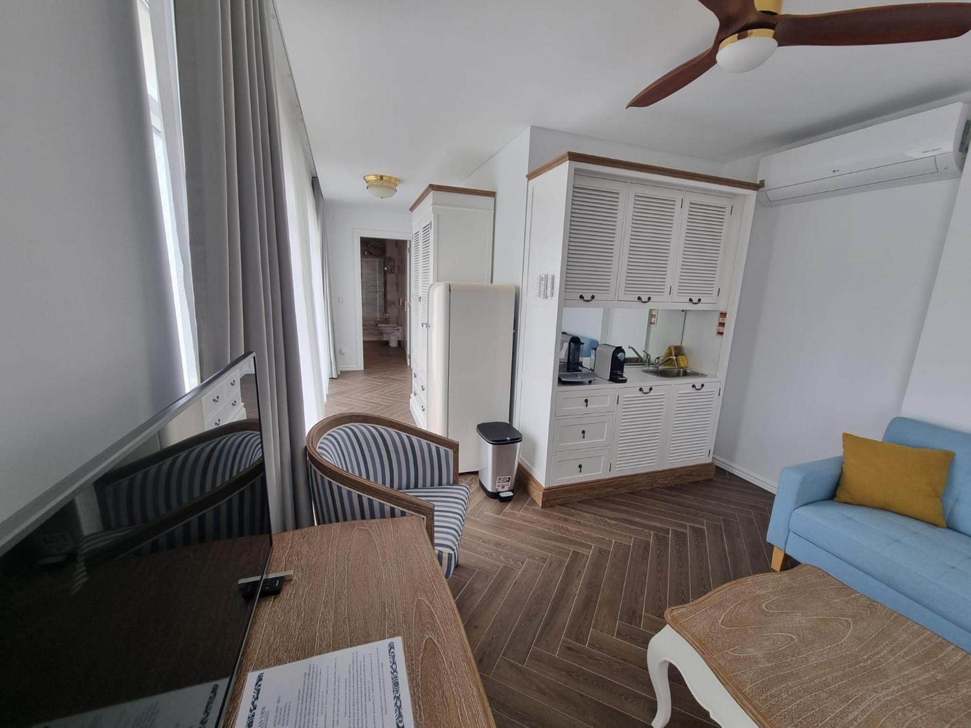 Ocean View Apartments Лориньян Экстерьер фото